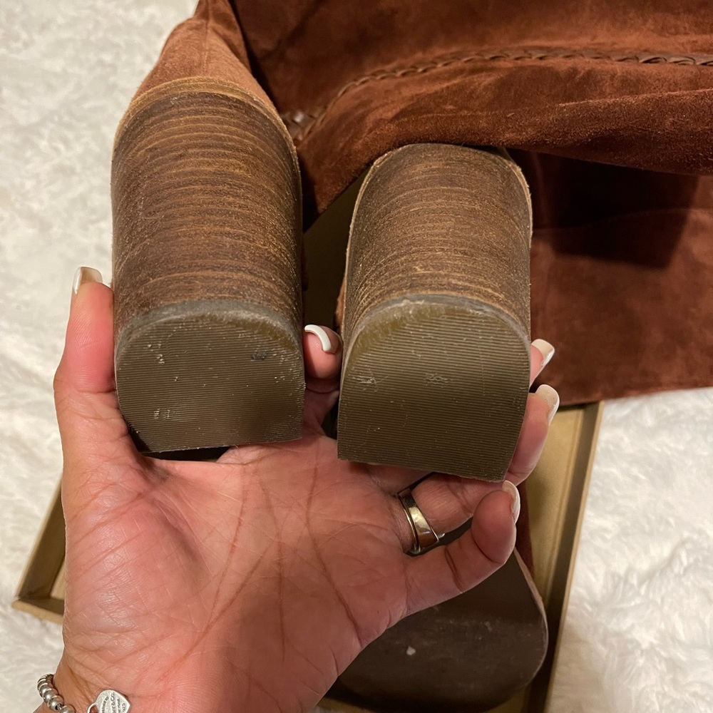 Ugg boots size 8. Comfortable, warm, camel color.